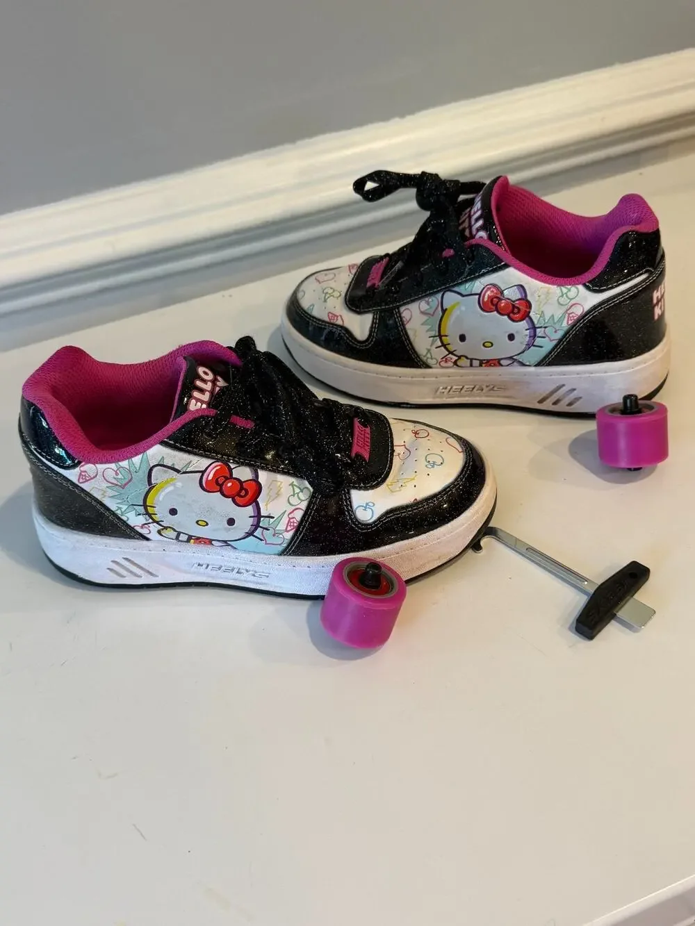 Heelys Kama Hello Kitty Skate Shoe - Kids' Youth Size 3